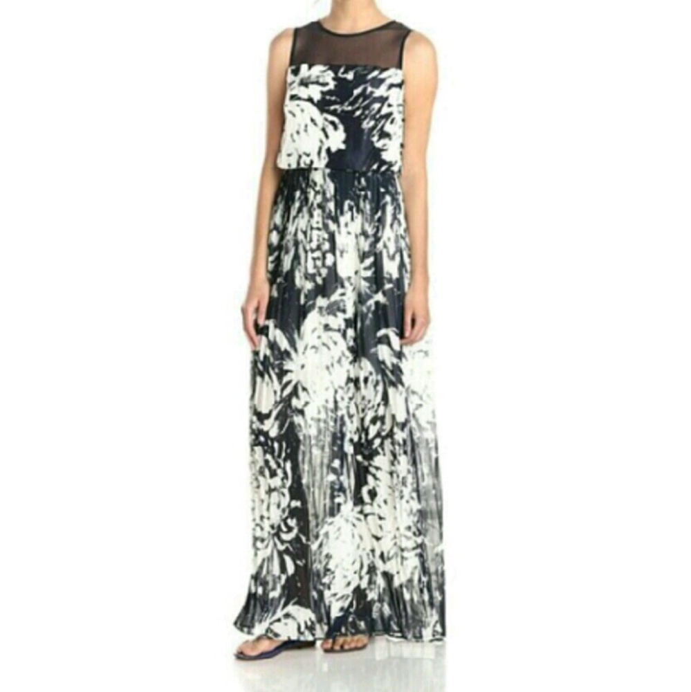🚨SALE🚨 Beautiful Taylor Maxi Dress